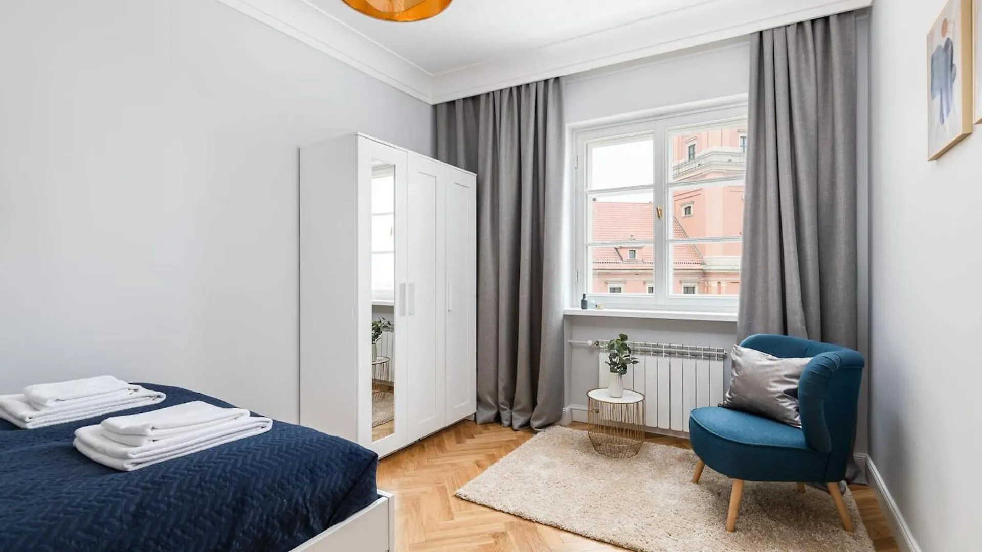 Plac Zamkowy - Apartment With City View By Noclegi Renters Warsaw Poland