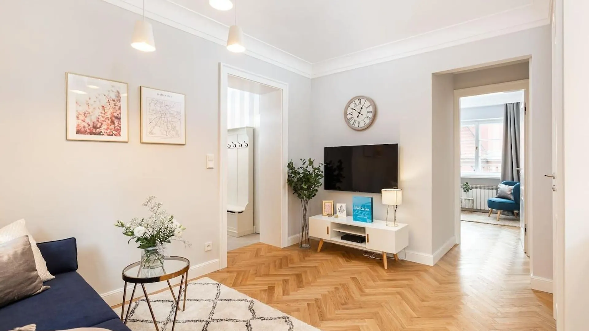 Plac Zamkowy - Apartment With City View By Noclegi Renters وارسو 0*,  بولندا